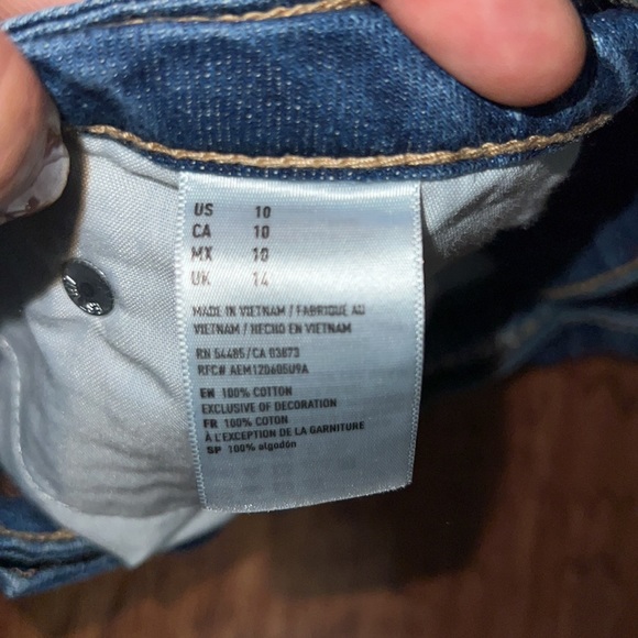 AE medium wash distressed jean shorts - Picture 4 of 4